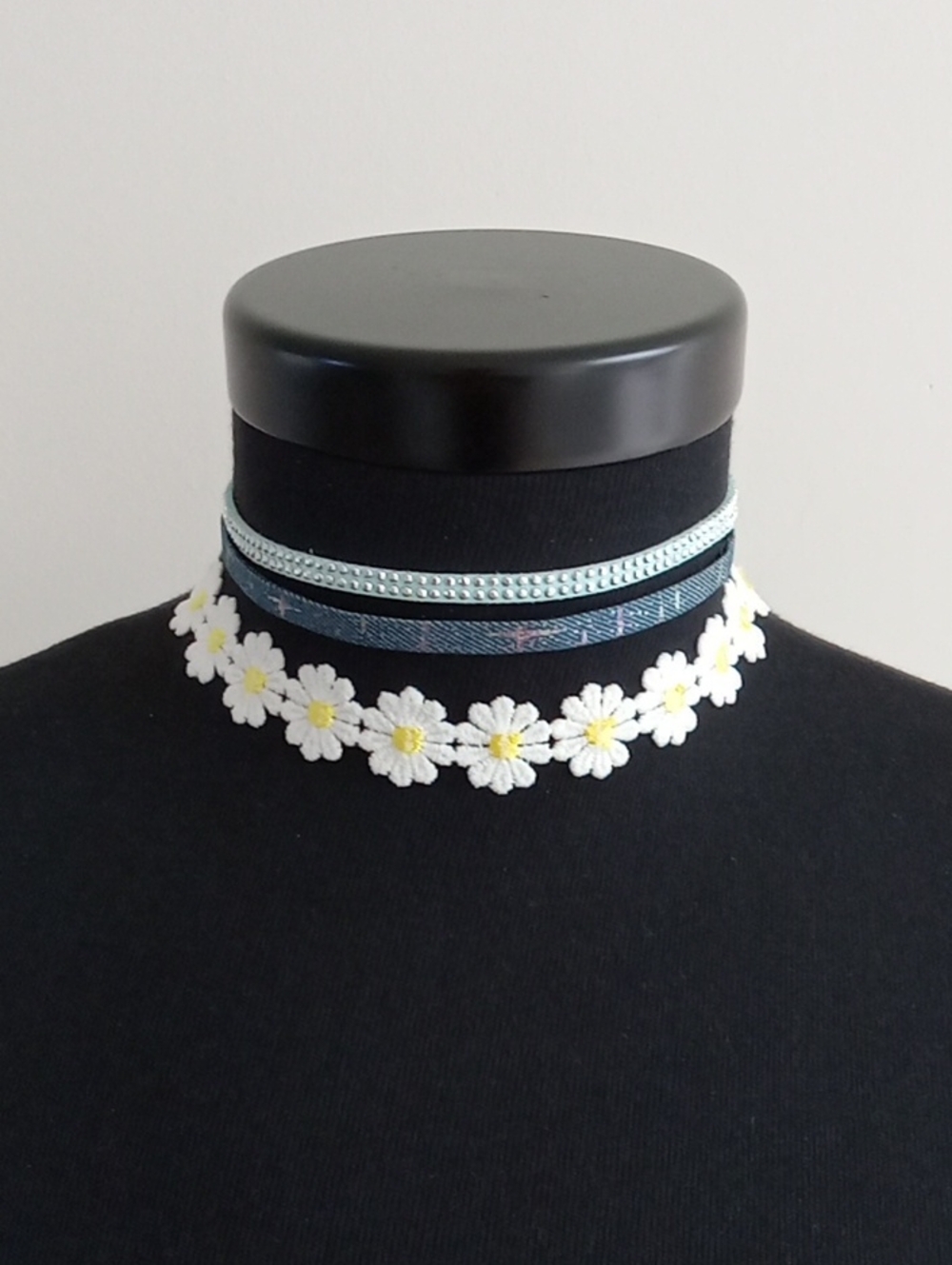 Claire's White Daisy Lace Choker with Yellow Centers and Light Blue Straps